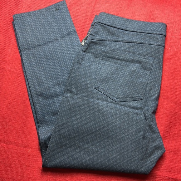 DKNY women's size medium pull on Comfort Stretch blue pants 25” inseam - Picture 4 of 6